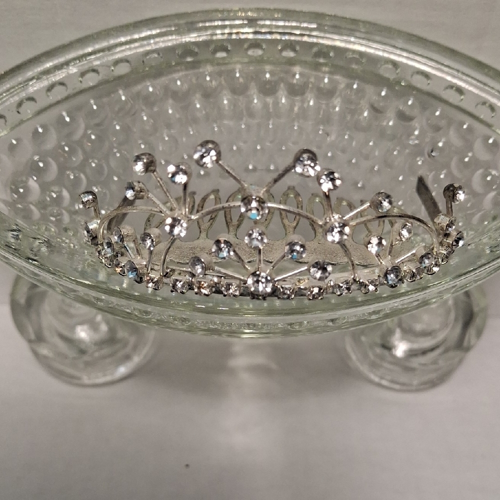 Elegant Silver Tiara with Rhinestones.